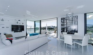 Instapklaar, ruim modern design penthouse te koop in luxueus complex in Marbella - Estepona 36979 