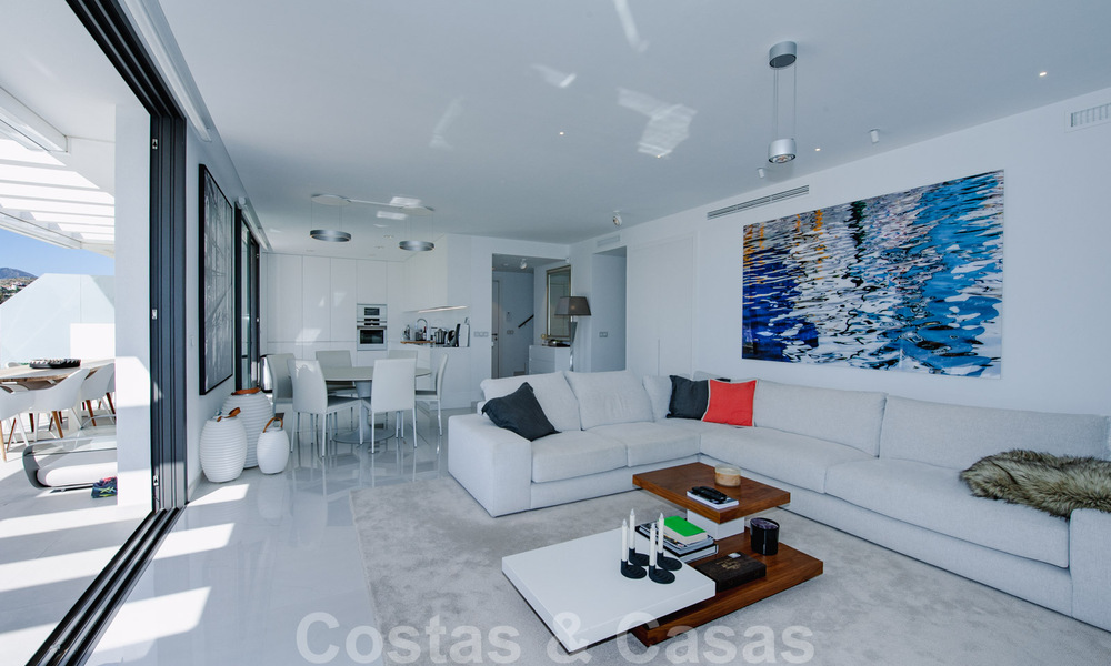 Instapklaar, ruim modern design penthouse te koop in luxueus complex in Marbella - Estepona 36981