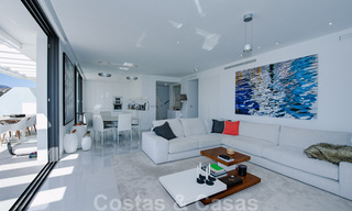 Instapklaar, ruim modern design penthouse te koop in luxueus complex in Marbella - Estepona 36981 