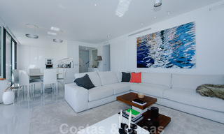 Instapklaar, ruim modern design penthouse te koop in luxueus complex in Marbella - Estepona 36982 