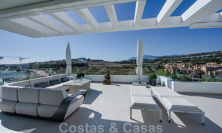 Instapklaar, ruim modern design penthouse te koop in luxueus complex in Marbella - Estepona 36984 