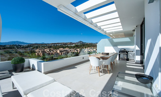 Instapklaar, ruim modern design penthouse te koop in luxueus complex in Marbella - Estepona 36986 