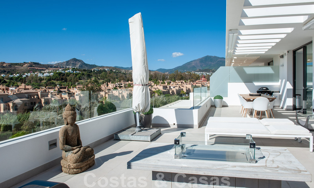 Instapklaar, ruim modern design penthouse te koop in luxueus complex in Marbella - Estepona 36989