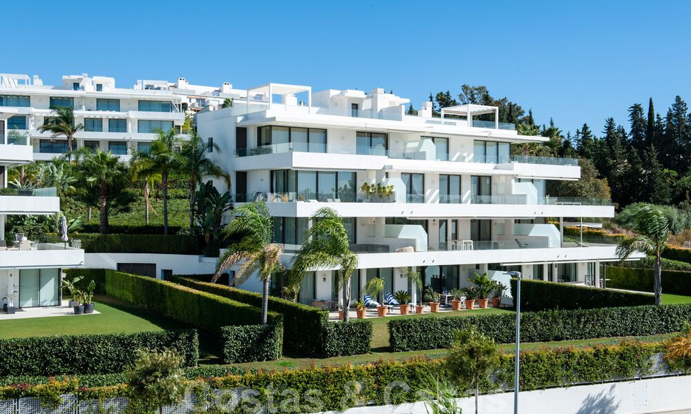 Instapklaar, ruim modern design penthouse te koop in luxueus complex in Marbella - Estepona 36990