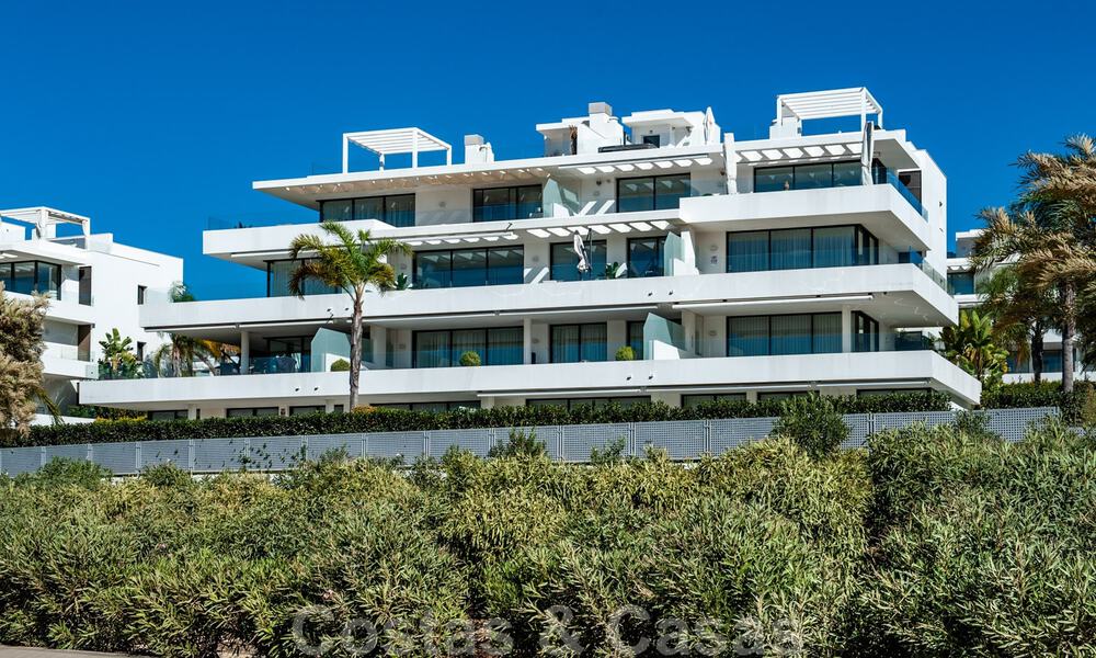 Instapklaar, ruim modern design penthouse te koop in luxueus complex in Marbella - Estepona 37000
