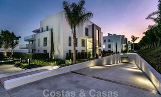 Strak modern, eerstelijnsstrand luxeappartement te koop in Emare, New Golden Mile, tussen Marbella en Estepona 36929 