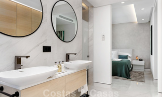 Strak modern, eerstelijnsstrand luxeappartement te koop in Emare, New Golden Mile, tussen Marbella en Estepona 36937 