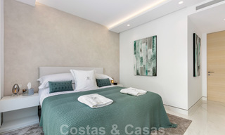 Strak modern, eerstelijnsstrand luxeappartement te koop in Emare, New Golden Mile, tussen Marbella en Estepona 36938 