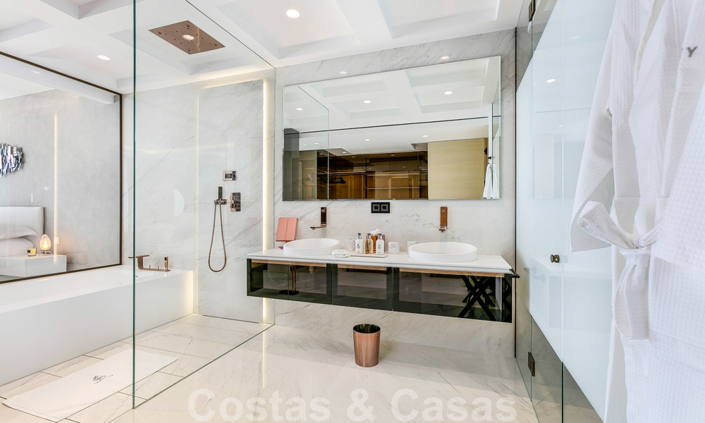 Strak modern, eerstelijnsstrand luxeappartement te koop in Emare, New Golden Mile, tussen Marbella en Estepona 36939