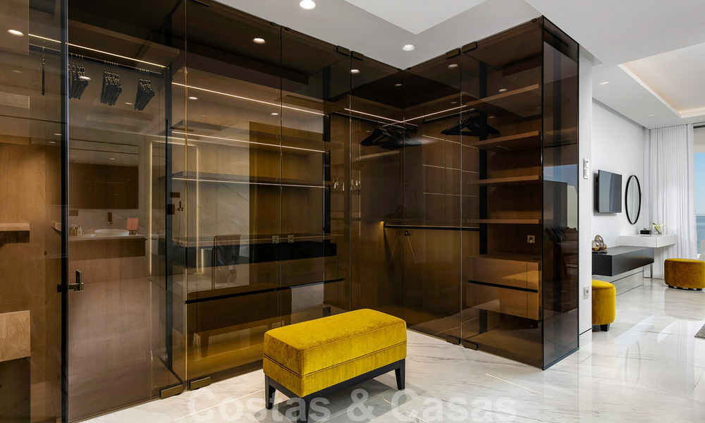 Strak modern, eerstelijnsstrand luxeappartement te koop in Emare, New Golden Mile, tussen Marbella en Estepona 36940