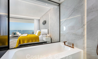 Strak modern, eerstelijnsstrand luxeappartement te koop in Emare, New Golden Mile, tussen Marbella en Estepona 36941 