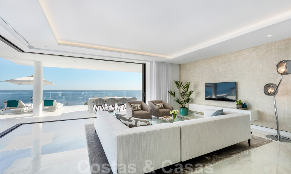 Strak modern, eerstelijnsstrand luxeappartement te koop in Emare, New Golden Mile, tussen Marbella en Estepona 36947