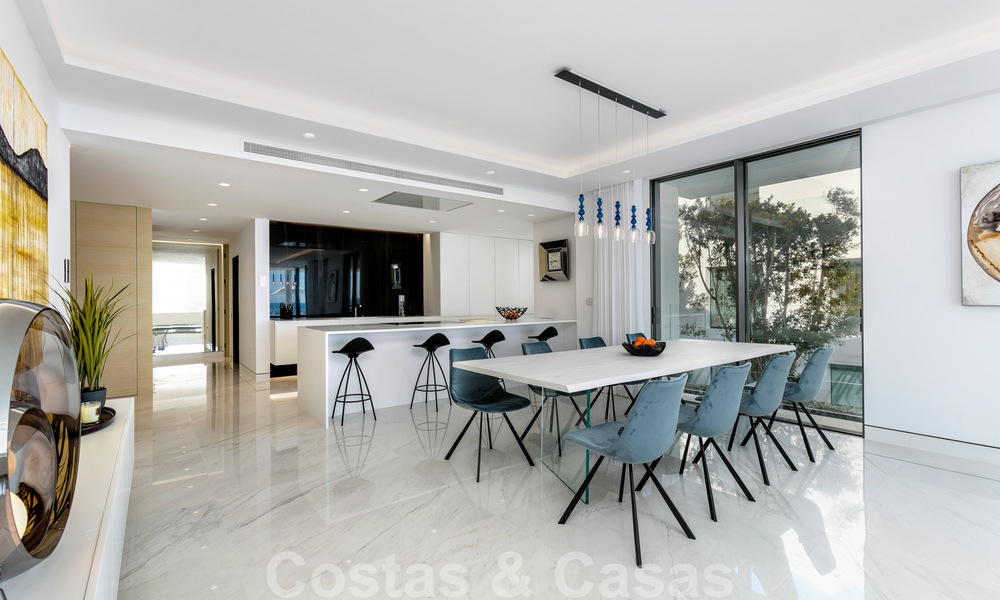 Strak modern, eerstelijnsstrand luxeappartement te koop in Emare, New Golden Mile, tussen Marbella en Estepona 36948