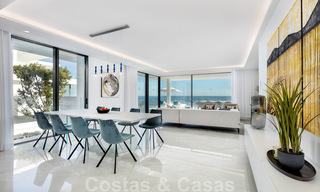 Strak modern, eerstelijnsstrand luxeappartement te koop in Emare, New Golden Mile, tussen Marbella en Estepona 36951 
