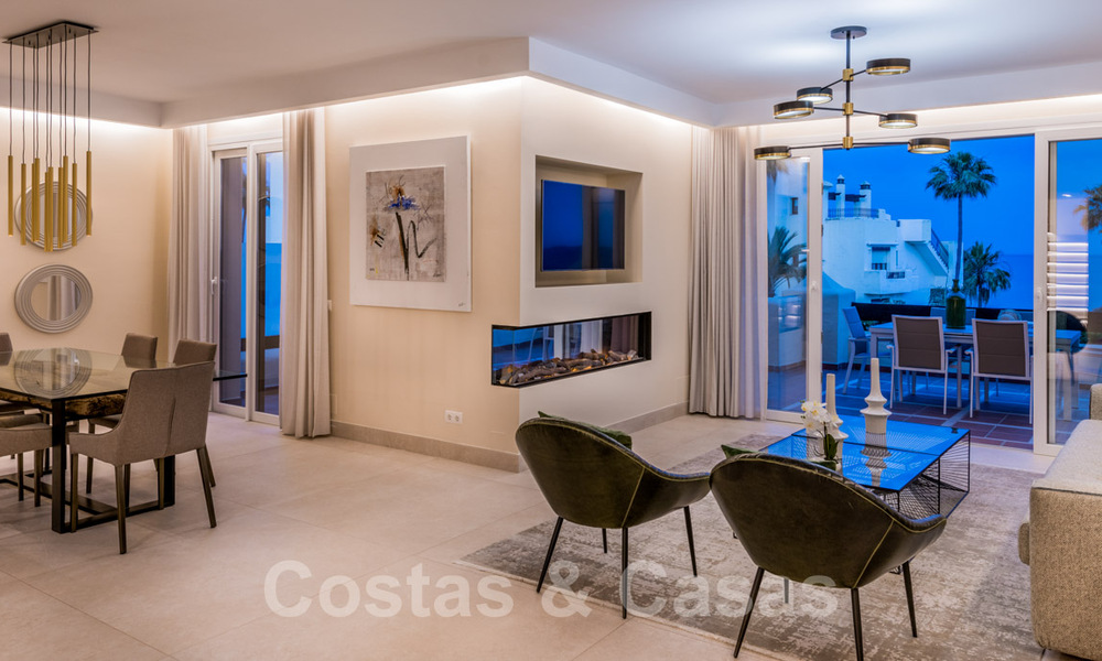 Eigentijds gerenoveerd eerstelijnsstrand Penthouse te koop met 4 slaapkamers en prachtig zeezicht op de New Golden Mile tussen Marbella en Estepona 36885