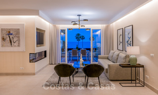 Eigentijds gerenoveerd eerstelijnsstrand Penthouse te koop met 4 slaapkamers en prachtig zeezicht op de New Golden Mile tussen Marbella en Estepona 36892 