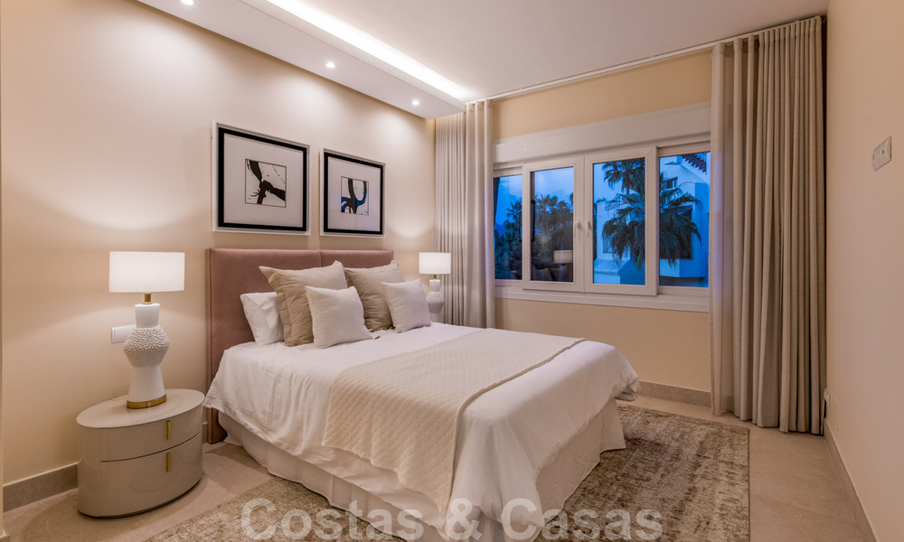 Eigentijds gerenoveerd eerstelijnsstrand Penthouse te koop met 4 slaapkamers en prachtig zeezicht op de New Golden Mile tussen Marbella en Estepona 36893