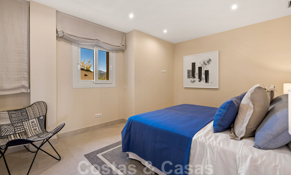 Eigentijds gerenoveerd eerstelijnsstrand Penthouse te koop met 4 slaapkamers en prachtig zeezicht op de New Golden Mile tussen Marbella en Estepona 36914