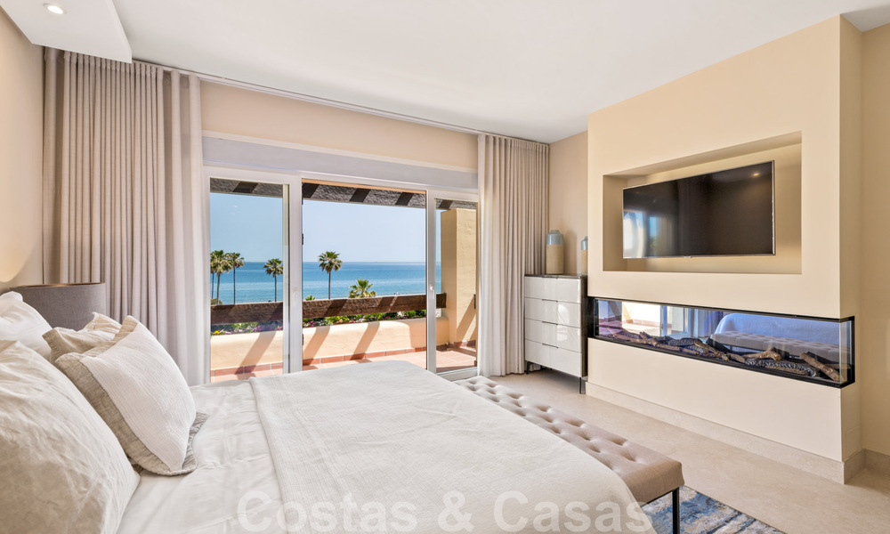 Eigentijds gerenoveerd eerstelijnsstrand Penthouse te koop met 4 slaapkamers en prachtig zeezicht op de New Golden Mile tussen Marbella en Estepona 36915