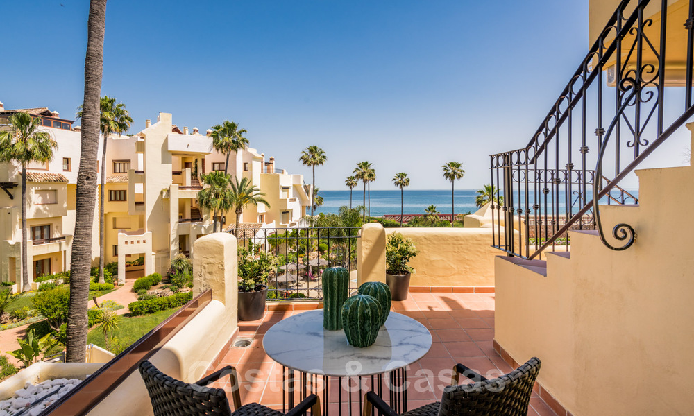 Eigentijds gerenoveerd eerstelijnsstrand Penthouse te koop met 4 slaapkamers en prachtig zeezicht op de New Golden Mile tussen Marbella en Estepona 36918