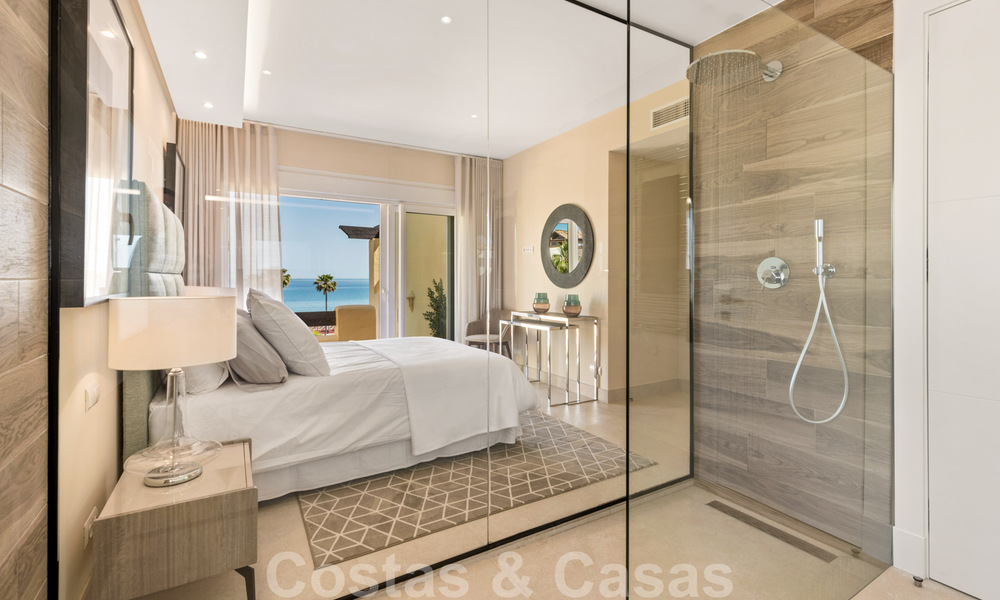 Eigentijds gerenoveerd eerstelijnsstrand Penthouse te koop met 4 slaapkamers en prachtig zeezicht op de New Golden Mile tussen Marbella en Estepona 36919
