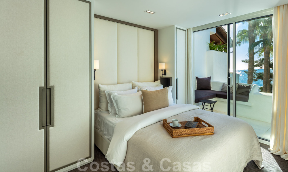 Eerstelijnsstrand super-de-luxe penthouse met schitterend open zeezicht te koop in Puente Romano in Marbella 37319