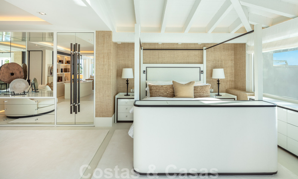 Eerstelijnsstrand super-de-luxe penthouse met schitterend open zeezicht te koop in Puente Romano in Marbella 37323