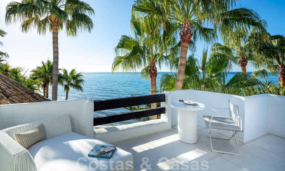 Eerstelijnsstrand super-de-luxe penthouse met schitterend open zeezicht te koop in Puente Romano in Marbella 37324