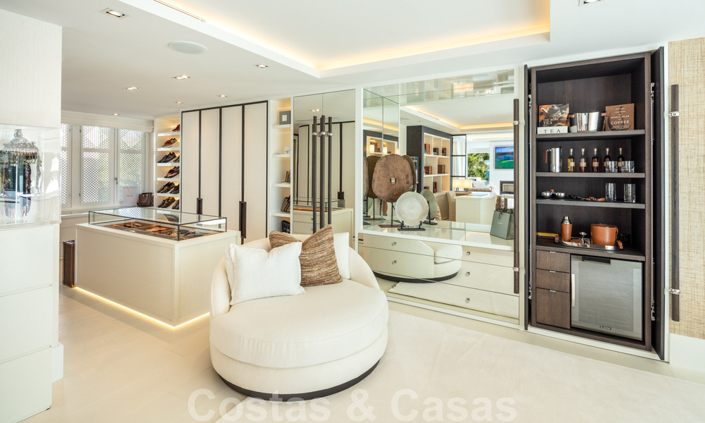 Eerstelijnsstrand super-de-luxe penthouse met schitterend open zeezicht te koop in Puente Romano in Marbella 37328