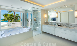 Eerstelijnsstrand super-de-luxe penthouse met schitterend open zeezicht te koop in Puente Romano in Marbella 37335 