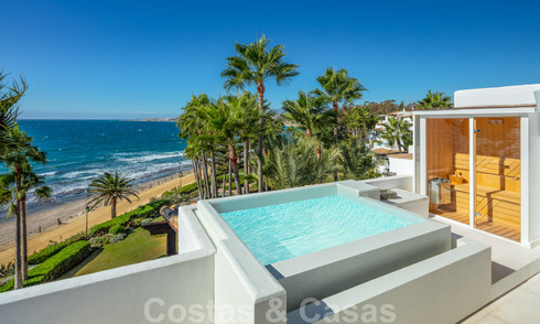Eerstelijnsstrand super-de-luxe penthouse met schitterend open zeezicht te koop in Puente Romano in Marbella 37336