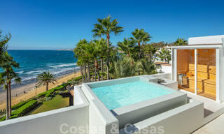 Eerstelijnsstrand super-de-luxe penthouse met schitterend open zeezicht te koop in Puente Romano in Marbella 37336 