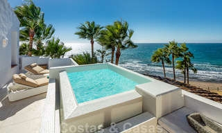 Eerstelijnsstrand super-de-luxe penthouse met schitterend open zeezicht te koop in Puente Romano in Marbella 37337 