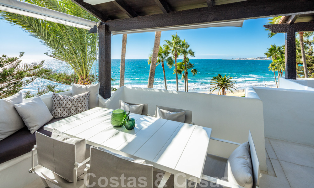 Eerstelijnsstrand super-de-luxe penthouse met schitterend open zeezicht te koop in Puente Romano in Marbella 37339