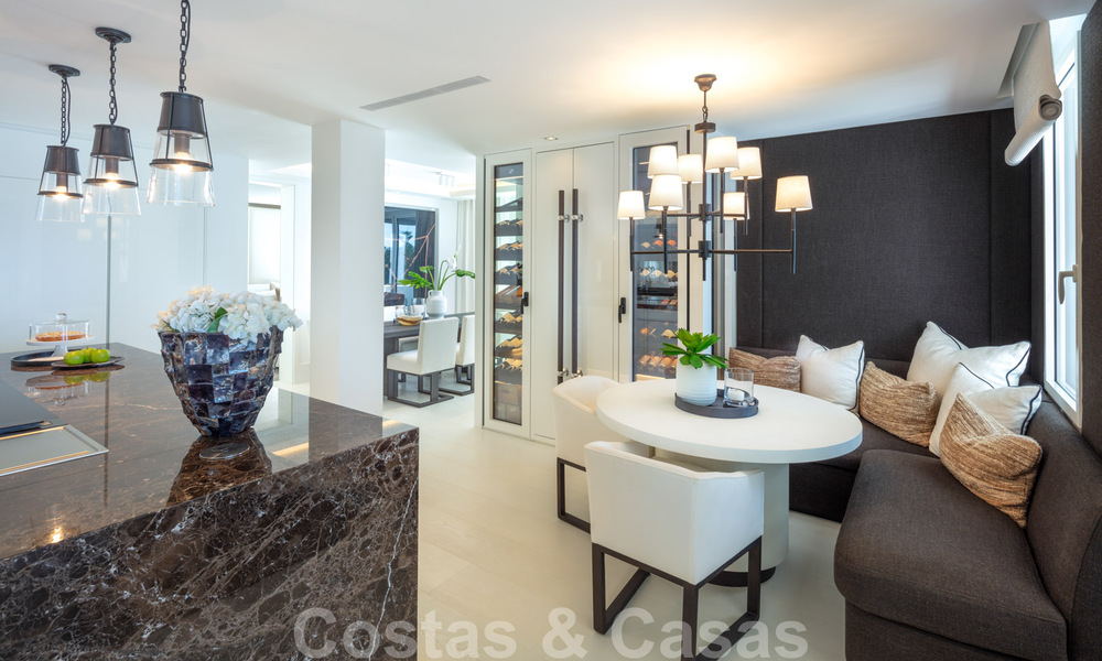 Eerstelijnsstrand super-de-luxe penthouse met schitterend open zeezicht te koop in Puente Romano in Marbella 37341