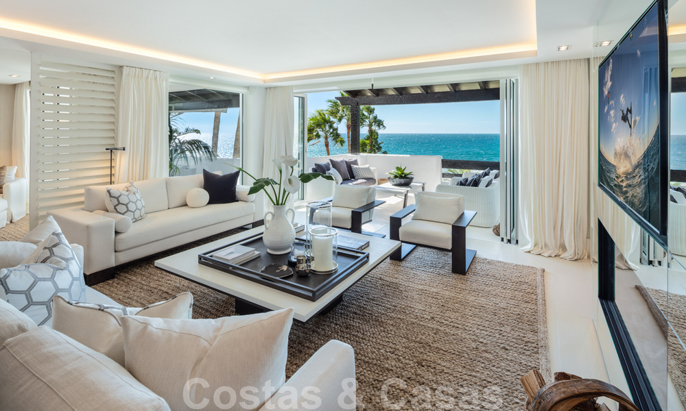 Eerstelijnsstrand super-de-luxe penthouse met schitterend open zeezicht te koop in Puente Romano in Marbella 37344