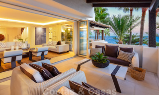 Eerstelijnsstrand super-de-luxe penthouse met schitterend open zeezicht te koop in Puente Romano in Marbella 37354 