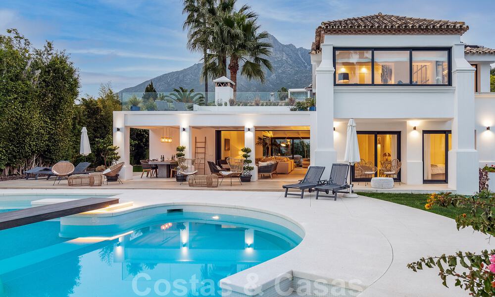 Stijlvol gerenoveerde villa te koop in een moderne Mediterrane stijl aan de Golden Mile in Marbella 37387