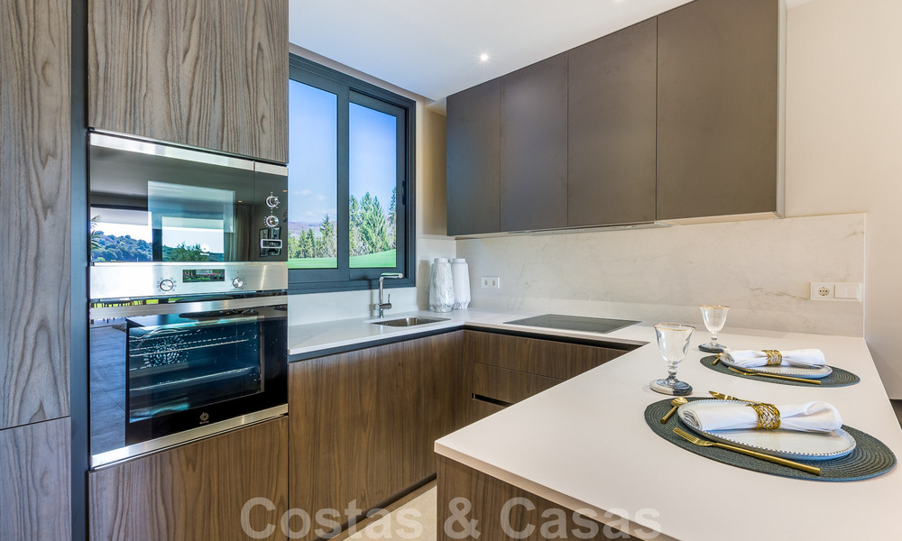 Nieuw project met luxe appartementen te koop met panoramisch uitzicht op zee en een golfbaan in Estepona 37414