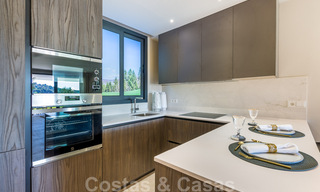 Nieuw project met luxe appartementen te koop met panoramisch uitzicht op zee en een golfbaan in Estepona 37414 
