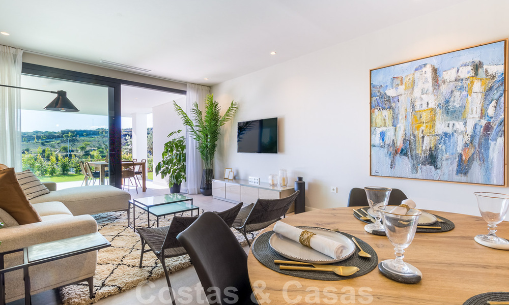 Nieuw project met luxe appartementen te koop met panoramisch uitzicht op zee en een golfbaan in Estepona 37419