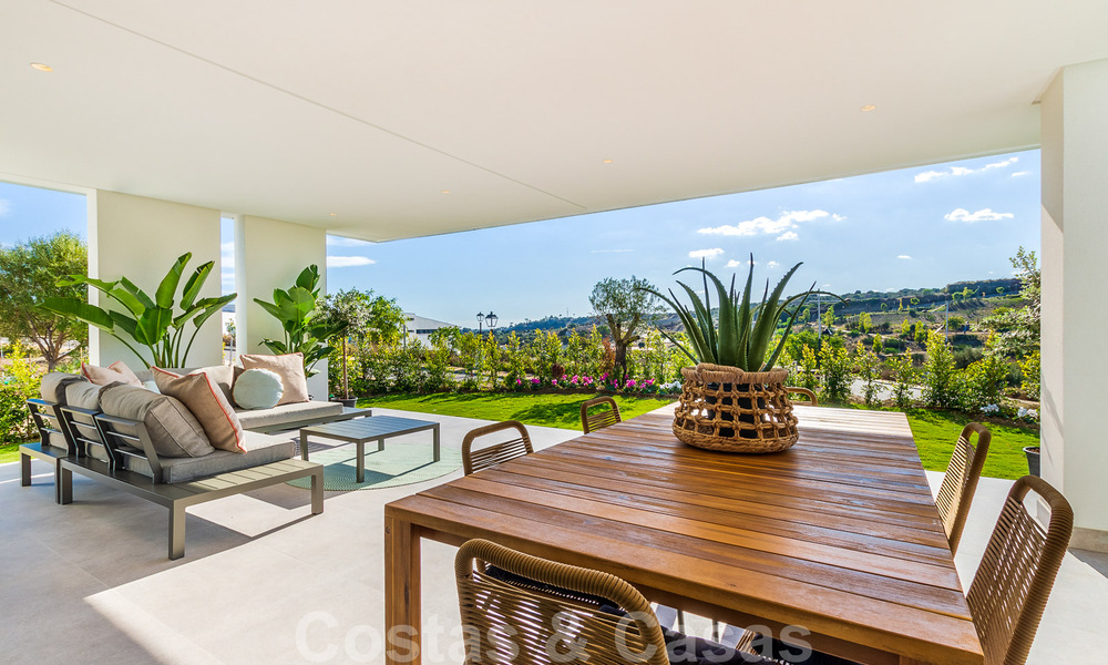Nieuw project met luxe appartementen te koop met panoramisch uitzicht op zee en een golfbaan in Estepona 37420