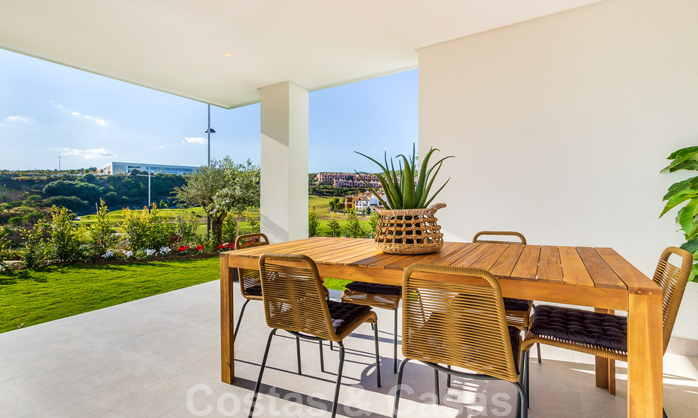 Nieuw project met luxe appartementen te koop met panoramisch uitzicht op zee en een golfbaan in Estepona 37425