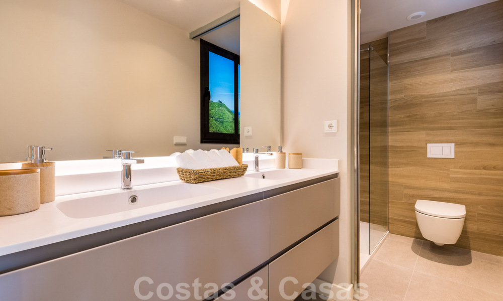 Nieuw project met luxe appartementen te koop met panoramisch uitzicht op zee en een golfbaan in Estepona 37434