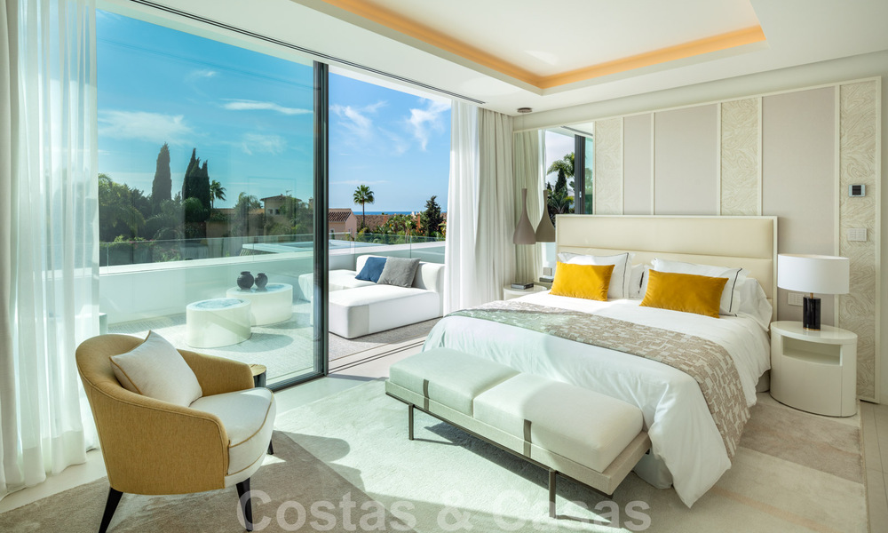 Instapklare, nieuwe moderne designvilla te koop in zeer gewilde strandwijk net ten oosten van Marbella centrum 37559