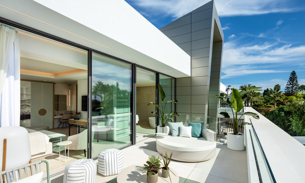 Instapklare, nieuwe moderne designvilla te koop in zeer gewilde strandwijk net ten oosten van Marbella centrum 37565