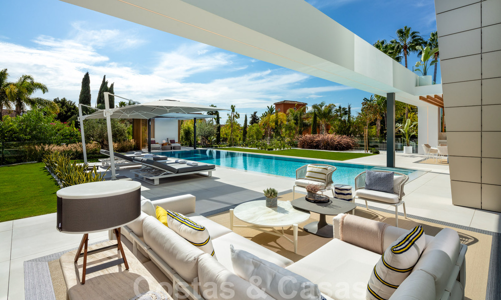 Instapklare, nieuwe moderne designvilla te koop in zeer gewilde strandwijk net ten oosten van Marbella centrum 37568