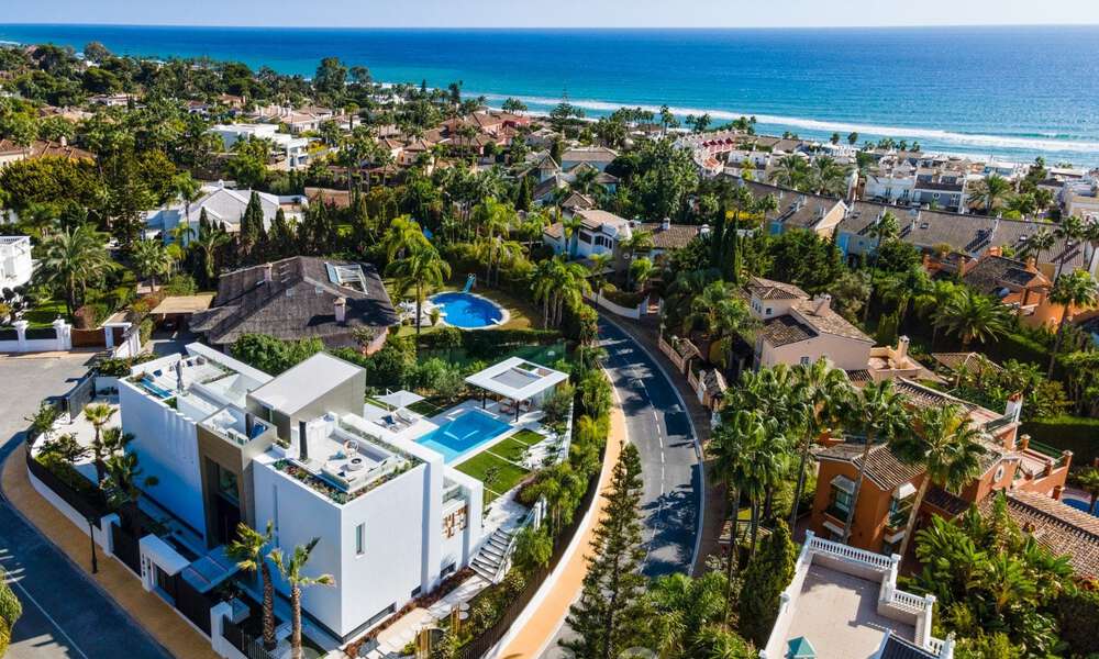 Instapklare, nieuwe moderne designvilla te koop in zeer gewilde strandwijk net ten oosten van Marbella centrum 37570