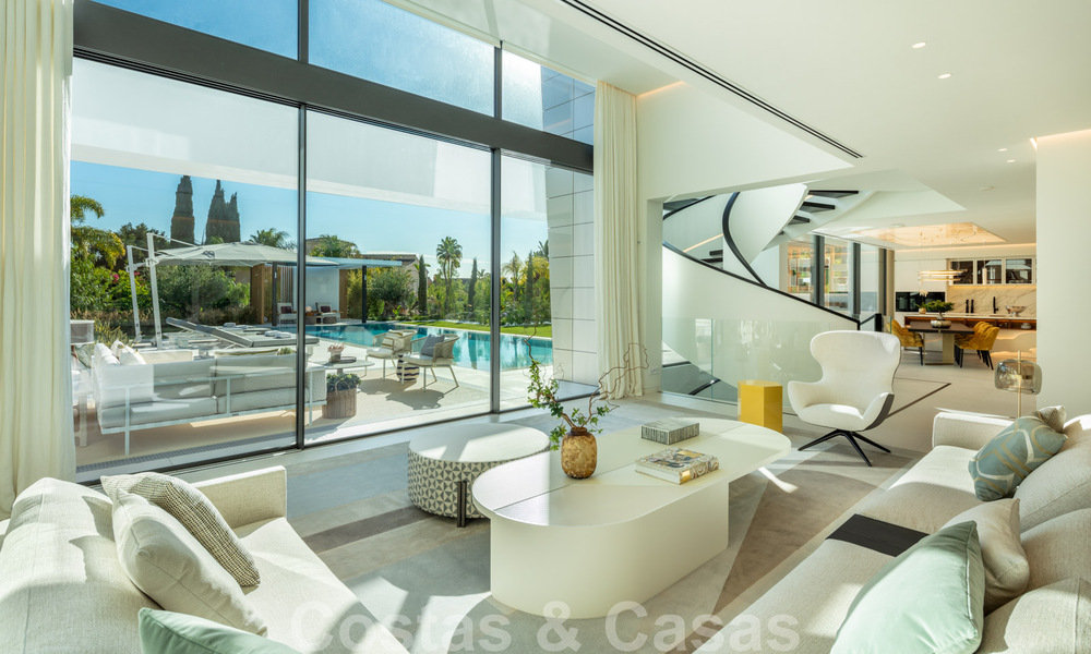 Instapklare, nieuwe moderne designvilla te koop in zeer gewilde strandwijk net ten oosten van Marbella centrum 37581