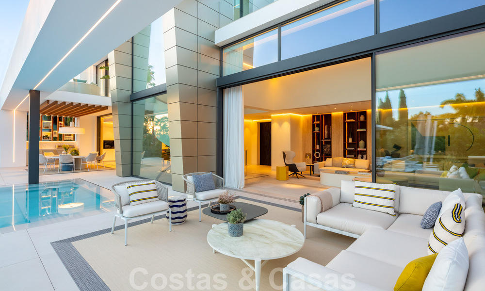 Instapklare, nieuwe moderne designvilla te koop in zeer gewilde strandwijk net ten oosten van Marbella centrum 37587